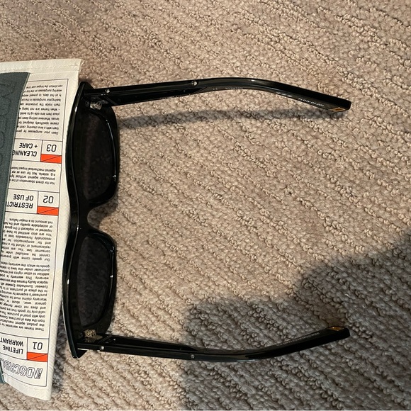 INDESCRATCHABLES SUNGLASSES cat eyed black - Picture 3 of 9